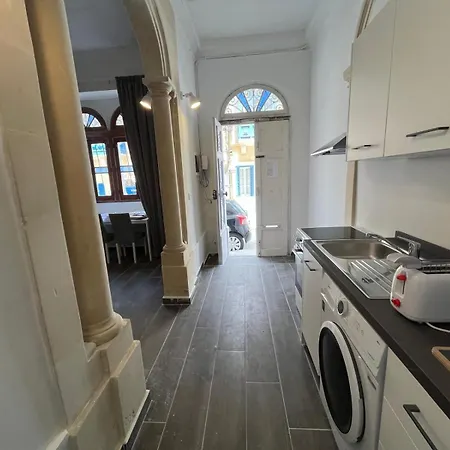 Apartment Ground Level Flat *