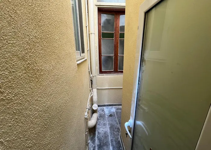 아파트 Ground Level Flat